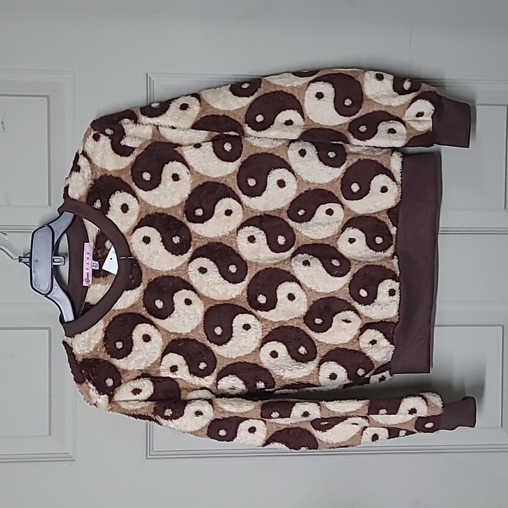 3/$30* Junior's Crave FAME Ying-Yang Brown Combo Soft Fuzzy Crewneck XS NWT